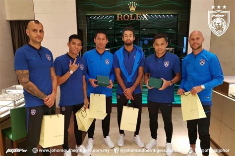 PEMAIN JDT TERIMA JAM TANGAN HUBLOT 